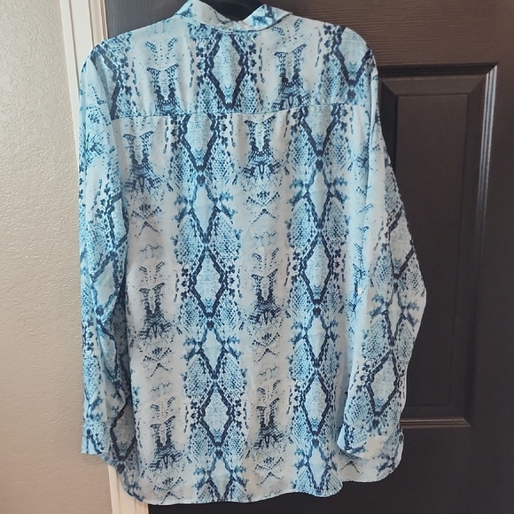 Blue Snake Print Button-Up Blouse - Picture 3 of 3